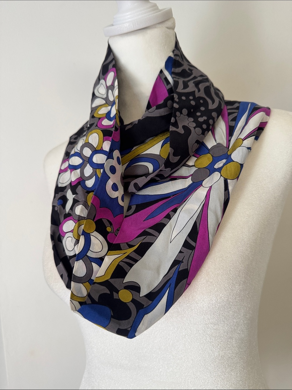 vintage Emilio Pucci Firenze scarf in a ring shape